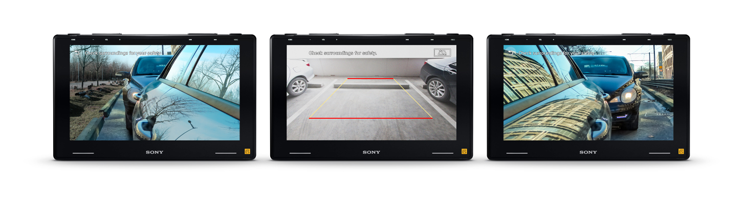 3 radia samochodowe XAV-9550ES wyświetlające obrazy z lewej, prawej i tylnej kamery parkowania.